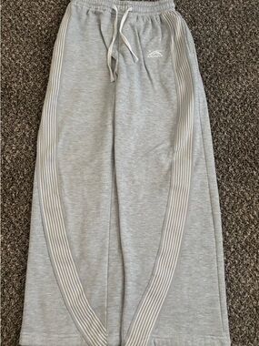 Men's Gray Wide-Leg Joggers with Side Stripe